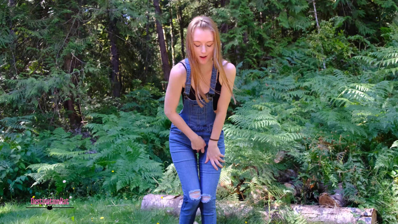 Destination Kat: Tute da pisciare e masturbarsi