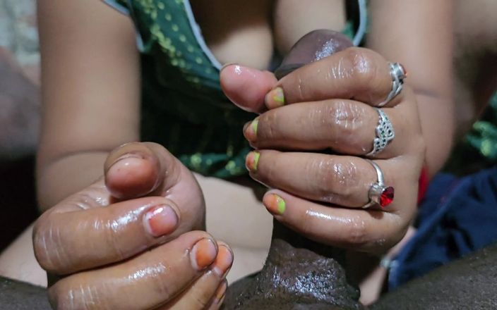 Ranirandi: पत्नी से लंड की मालिश कराने का मज़ा, मेरी पत्नी ने तेल लगाकर मेरे लंड की मालिश की और मालिश की।