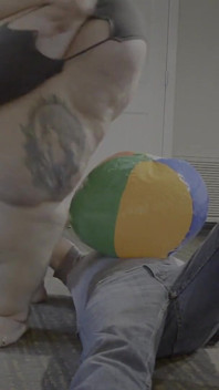 Spanxbeluga Smashes Beachballs em Matt