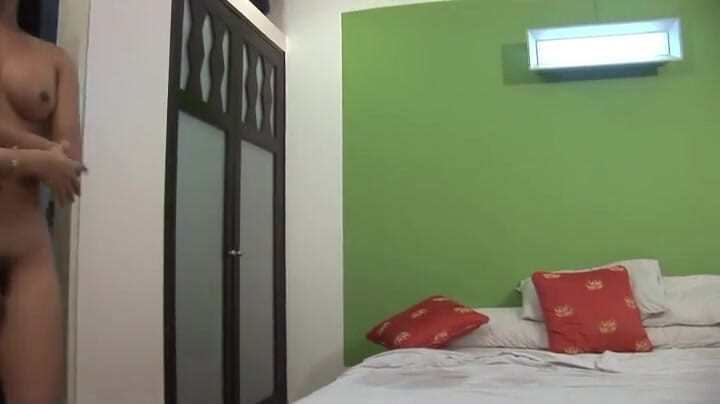 Tranny Fantasy: Waria toket besar ngentot kontol besar cowok hot ini