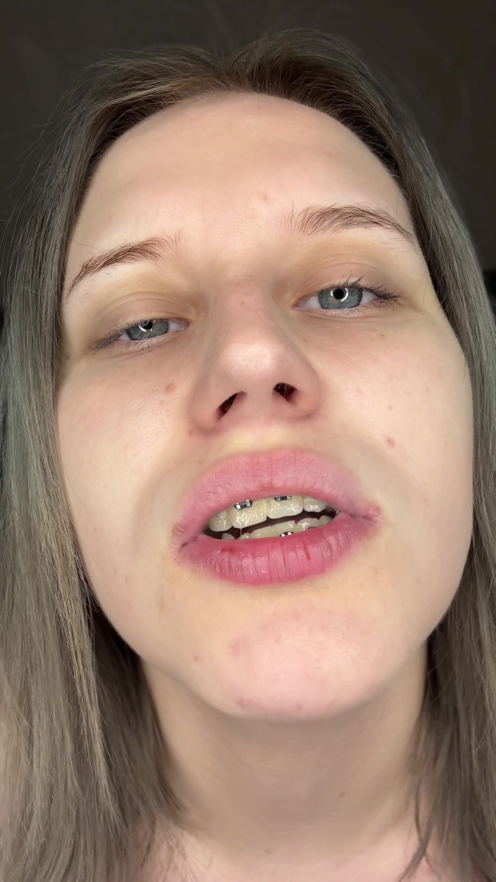 MertyXXX: Střílející oči na tebe, zatímco kouřím