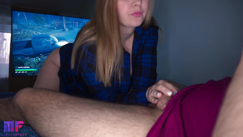 Miss Fantasy: Am supt o pulă tare așa că m-a lăsat să...
