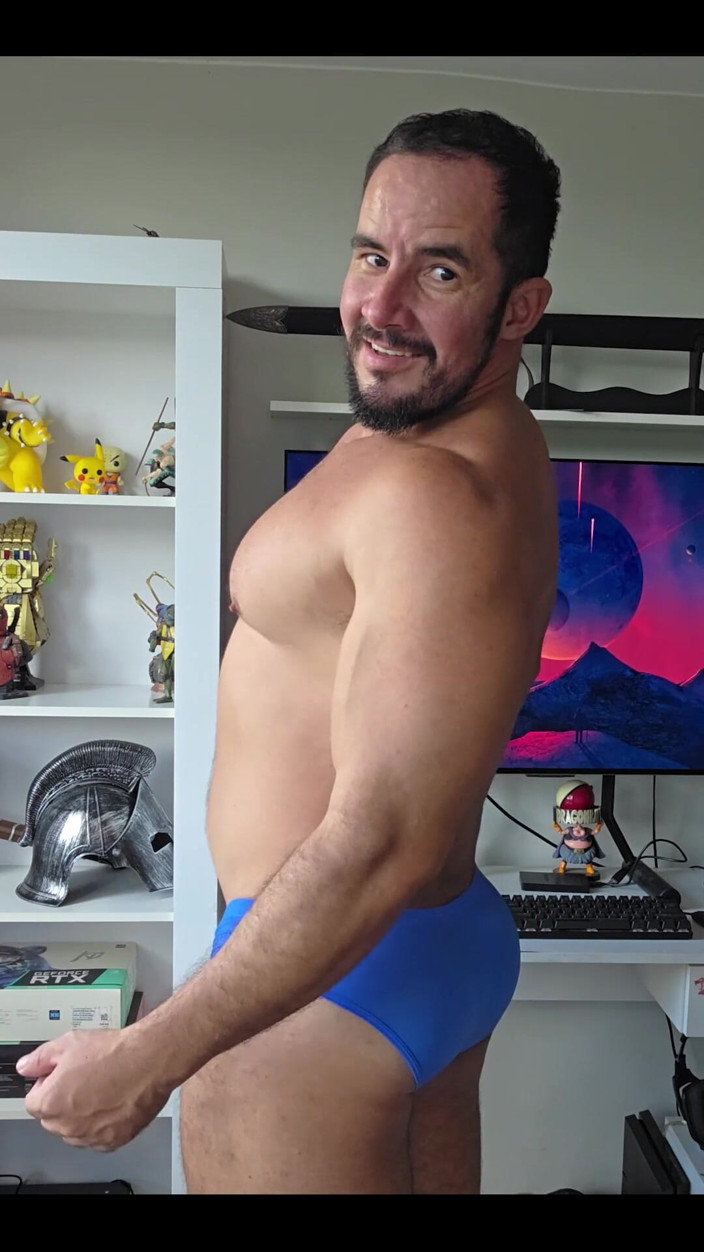 TPOWERX: Tesatura acestor briefs este delicioasă și se întinde bine pentru un penis...