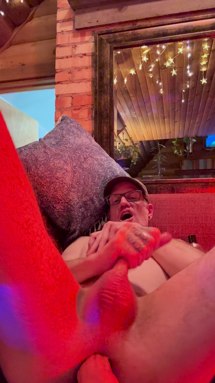 Douglas James: Соло мастурбация выдры, раунд 2