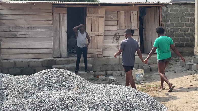 Creamyshuga: 大楼后面给她的女朋友