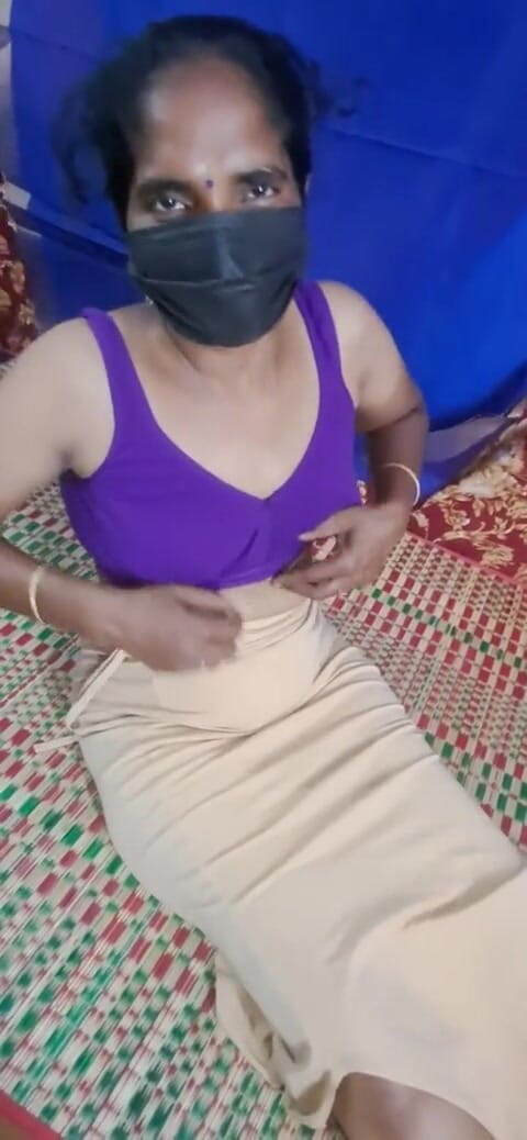 Jayaselvi: Coimbatore Makcik Berkongkek dengan Pelanggannya