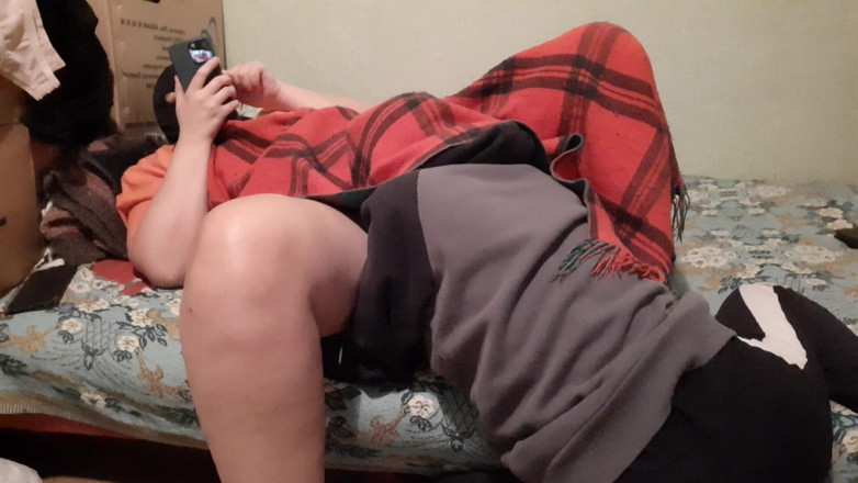 Lesbian-illusion: Моя сором'язлива подруга повзала під чохлами і розбудила мене кунілінгусом