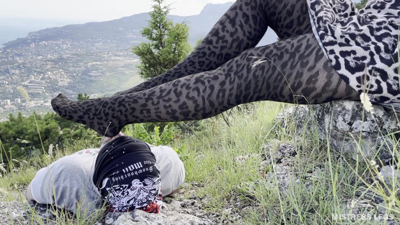 Mistress Legs: पेंटीहोज पैर पूजा और पैर गैगिंग आउटडोर