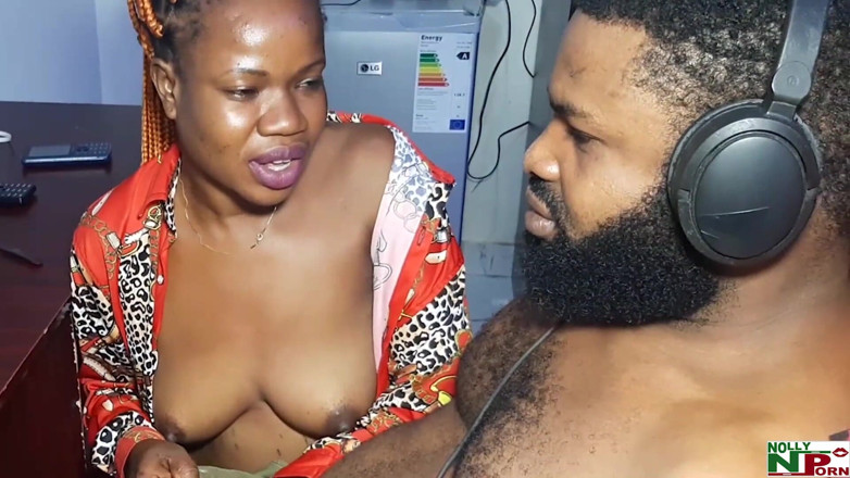 Krissyjoh: Ladygold Africa đụ con cu to của Krissyjoh trong khi chỉnh...