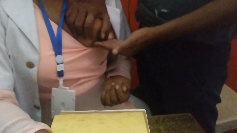 Nirman: Desi stiefmutter-Vorteil