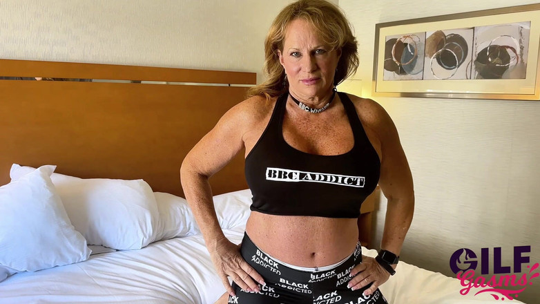 GilfGasms: Super Squirting GILF Lana Lee Puts It All on Long...