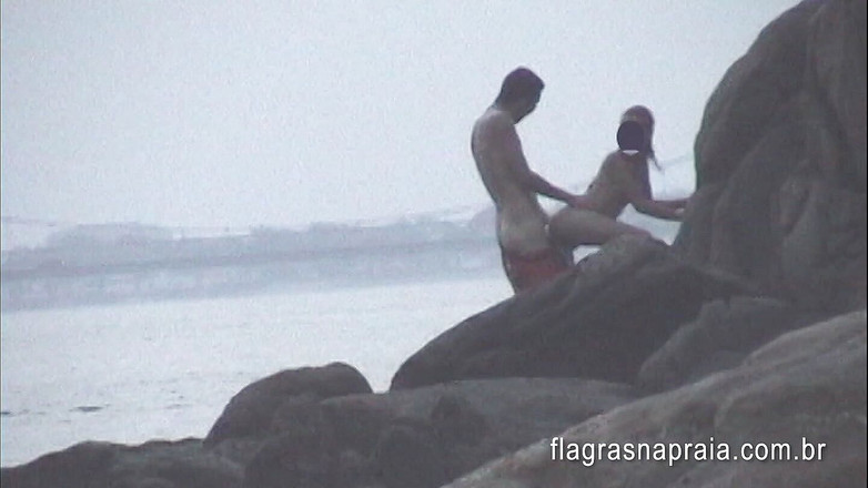 Amateurs videos: ビーチで出会った女の子と友達がセックス