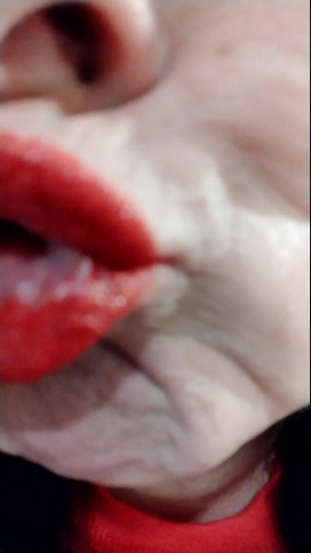 Abby Anna: Red Lipstick with Mouth Tour