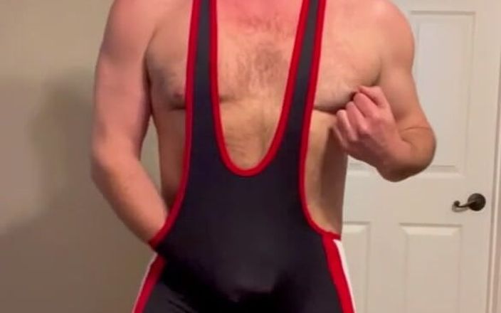 Grant Acres: Papai goza em um singlet