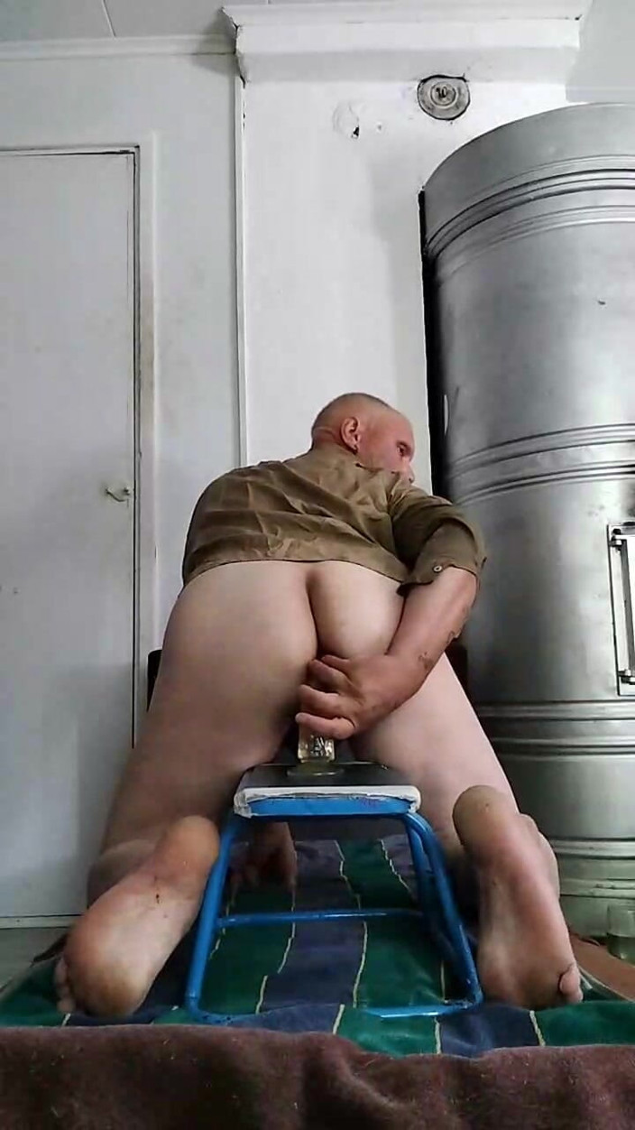 HornyLarry: Reverzní jízda a precum na Livecam