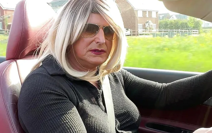 Kellycd2022: Amateur crossdresser Kellycd2022 sexy milf Saturday afternoon drive in tan...