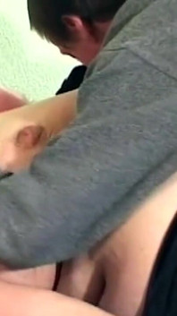 Rijpe weelderige brunette verslond en diep geboord
