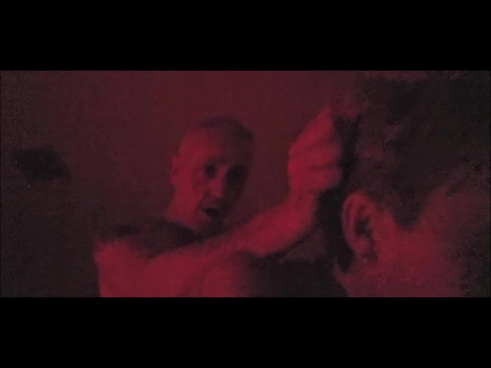 SilverFux: Збуджений хлопець трахає зрілу проститутку в насіннєвій червоній кімнаті.