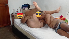 Gordita Culo Rico: Fiul meu vitreg intră în camera mea și începe să-mi atingă curul până...