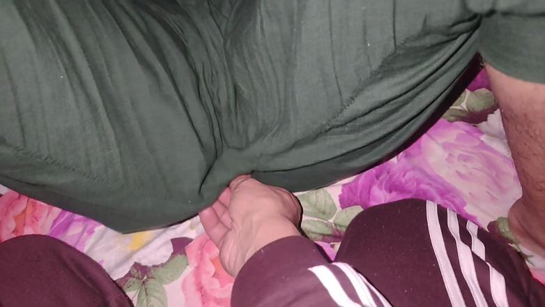 Sairaxsaim: Wcisnąłem sutki i włożyłem palec do cipki