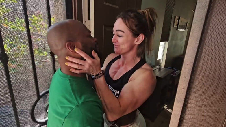 Simone Steele: Büyük zenci yarağı kovboy kız dölleme