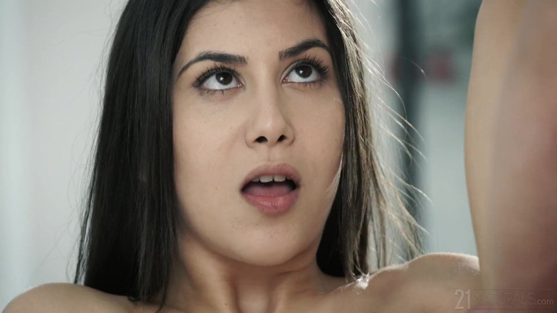 21 Naturals: 21 नेचुरल्स - Hottie Anya Krey वास्तव में चाहता है कि यह कठोर लंड उसके बटहोल में गहराई से हो