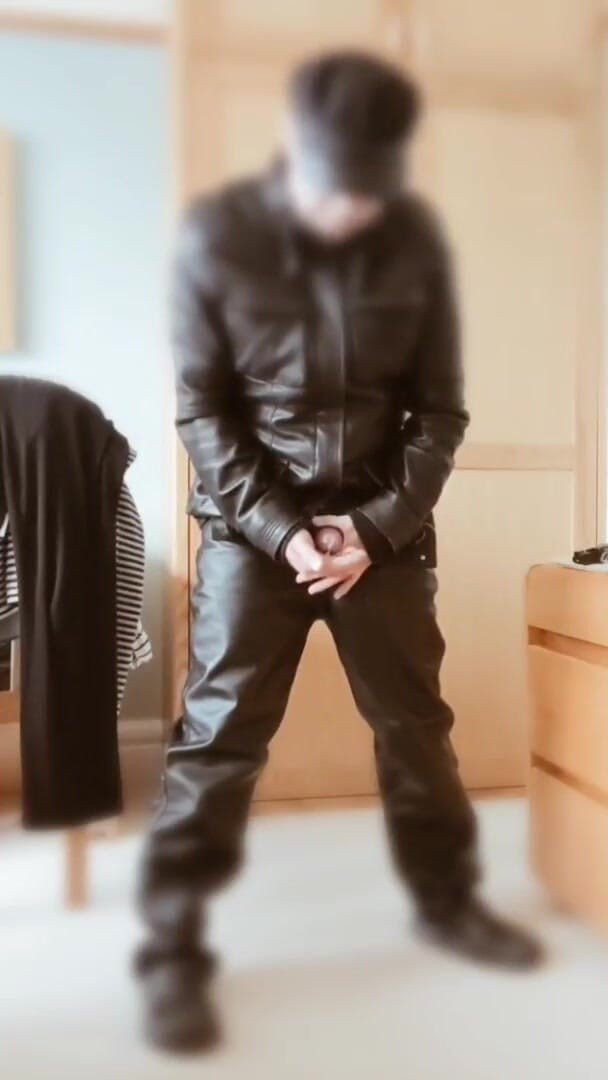 Bellhead: Slow motion leather jerk