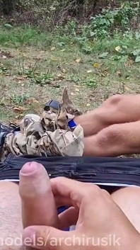 Rastgele Bir Adam Çok Fazla Sperm Döktü! Askeri Bir Adam Halka açık Bir Yerde Mastürbasyon Yaptı Ve Üzerime Boşaldı