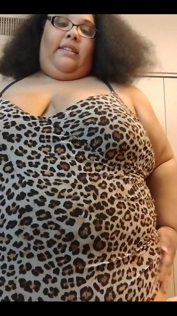 Jessica pigslut: ฉันจะดูชุดว่ายน้ําชุดใหม่ของฉันได้อย่างไร