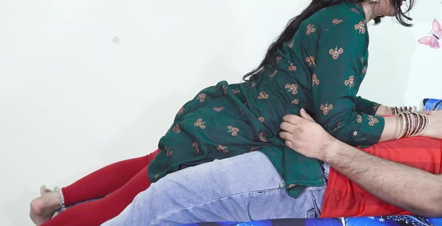 Your Priya: En tatlı genç üvey kız kardeş yüksek sesle inleyerek ve Hintçe...