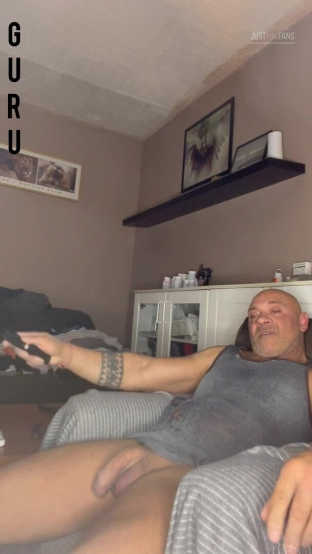 Mr. Guru: Praten na aftrekken. Mr Guru Bodybuilder thuis