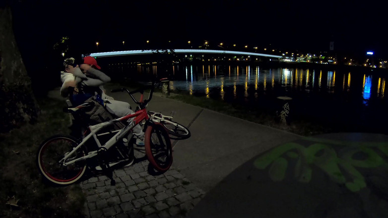 DedeDeville: Seks amatur yang sangat berisiko dan cepat dengan abang tiri...