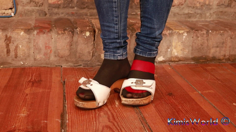 KimisWorld: Zuecos y medias opacas - contraste de juego de pies