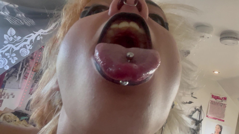 Glitterqueen1999: Mun tour svart läppstift goth