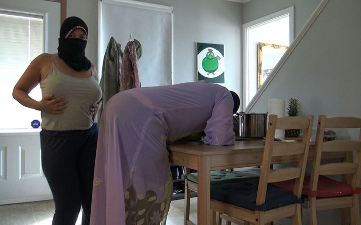 Souzan Halabi: Francuskie marokańskie lesbijki uprawiają seks w kuchni