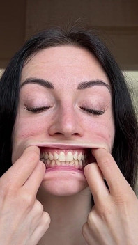 Mouth Stretching & Big Eyes