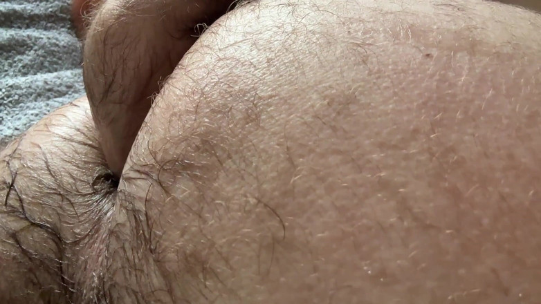 davidedpxxx: Fundul mare blocat în tocuri și lenjerie dezbrăcându-l și futându-i gaura cu pumnul