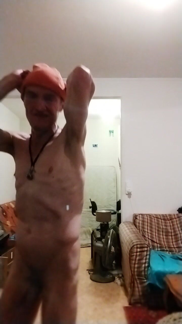 Loleauve: 모두 오렌지 비니 쓰고 나체!