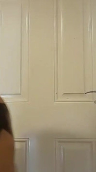 Puta suja mostrando pau bonito e se masturbando