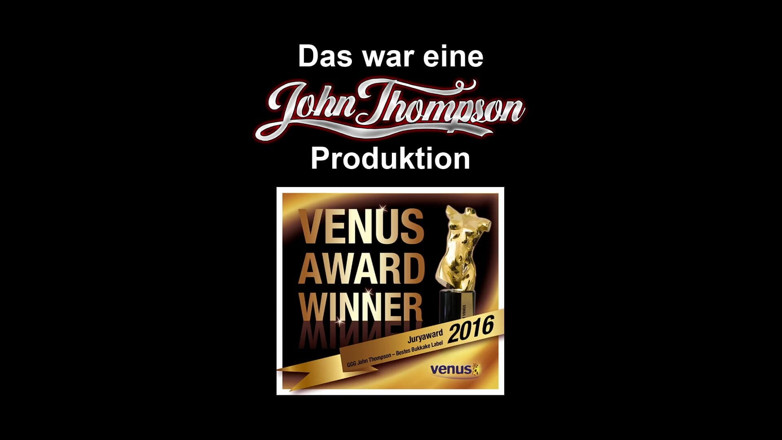 GGG John Thompson Studio: Ggg - Sexy brunetka s velkými prsy je naštvaná v bazénu...