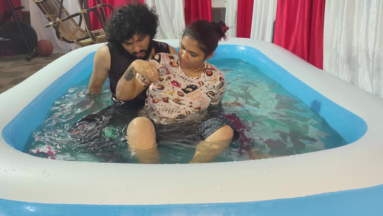 Vaigavarun45: malloo jora sviming pool chudaee ke saath blo job