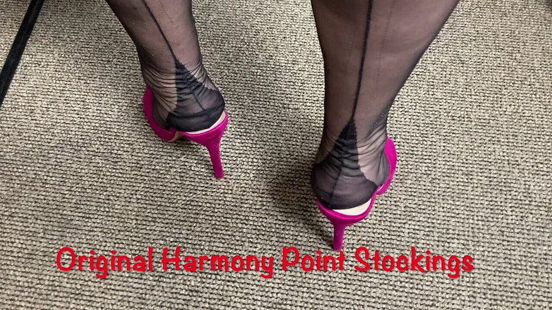 Mr MF: Mrs Kaki Matang Memakai Stoking Asal Bergaya Sepenuhnya