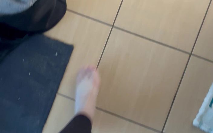 Feet: Walking Barefoot