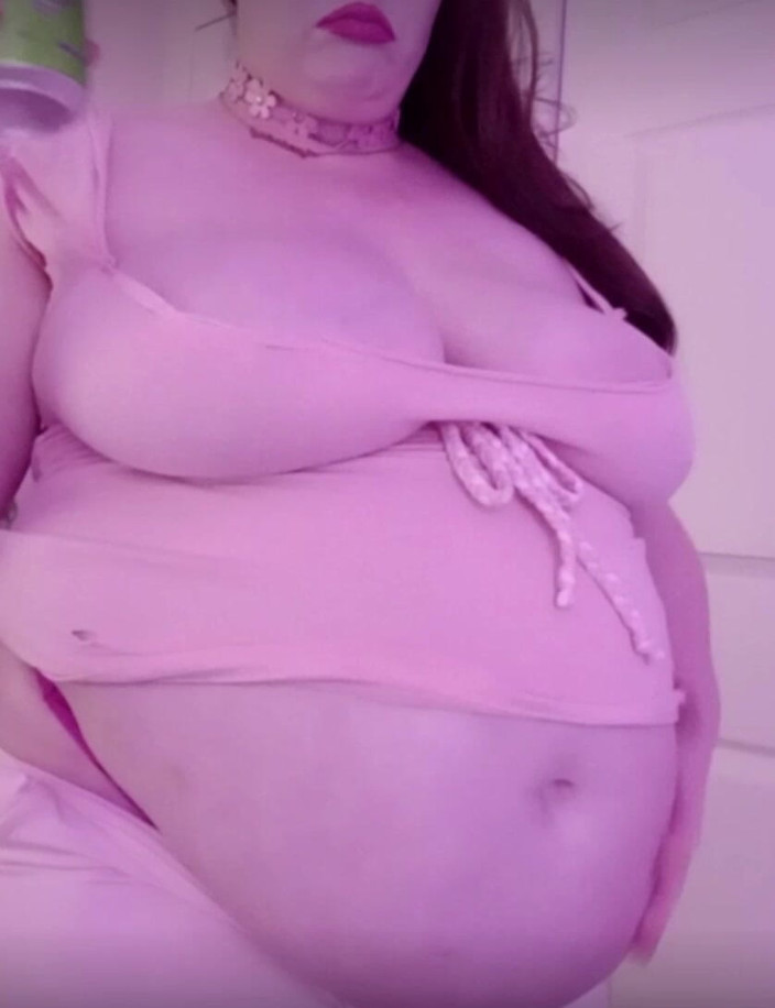 CHUBB1E_BUNN1E: Fat Bellied Slut Chugs Soda