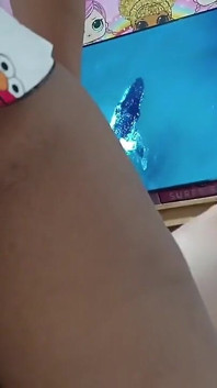 Elmo pijamalı üvey erkek keli, yarak emmek istiyor