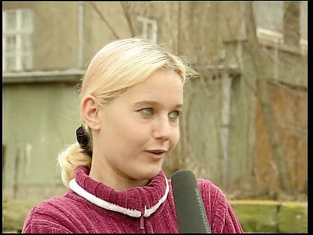 Dirty Teeny: Blondes teen zieht sich beim retro-casting aus