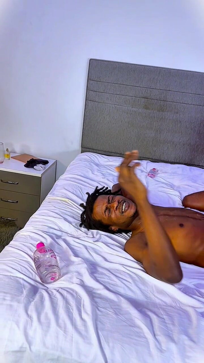 Africa TwinkBoys: Twunk berotot hitam vs Twink langsing