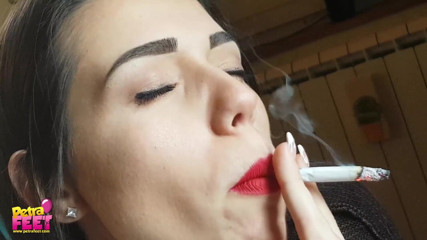 Smokin Fetish: Fantastic brunette babe loves cigars so much