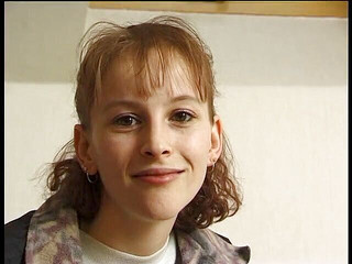 Slutty Teenies: Casting ragazza bruna con tette piccole stuzzica da solo