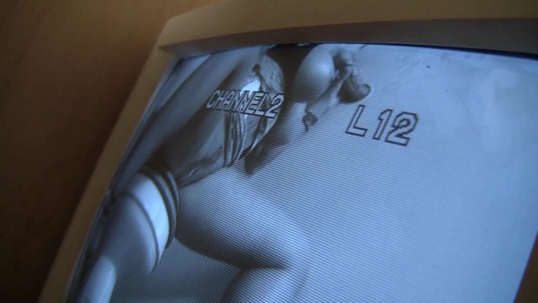 Leon Lambert Girls Twerk Parties CFNM: Milf aux gros seins naturels incroyablement beaux, pipe et branlette...